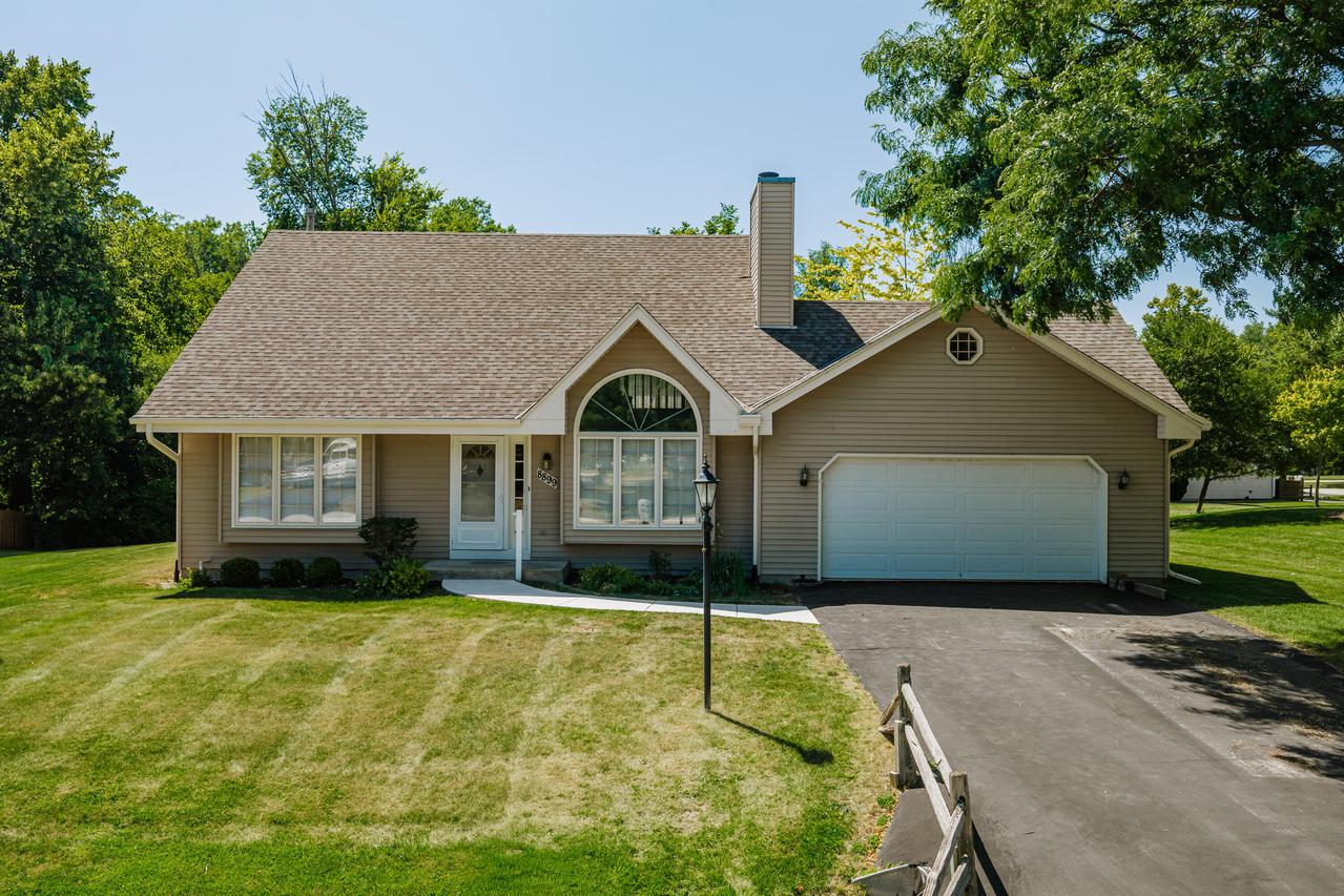 8899 S Patricia Blvd, Oak Creek, WI 53154