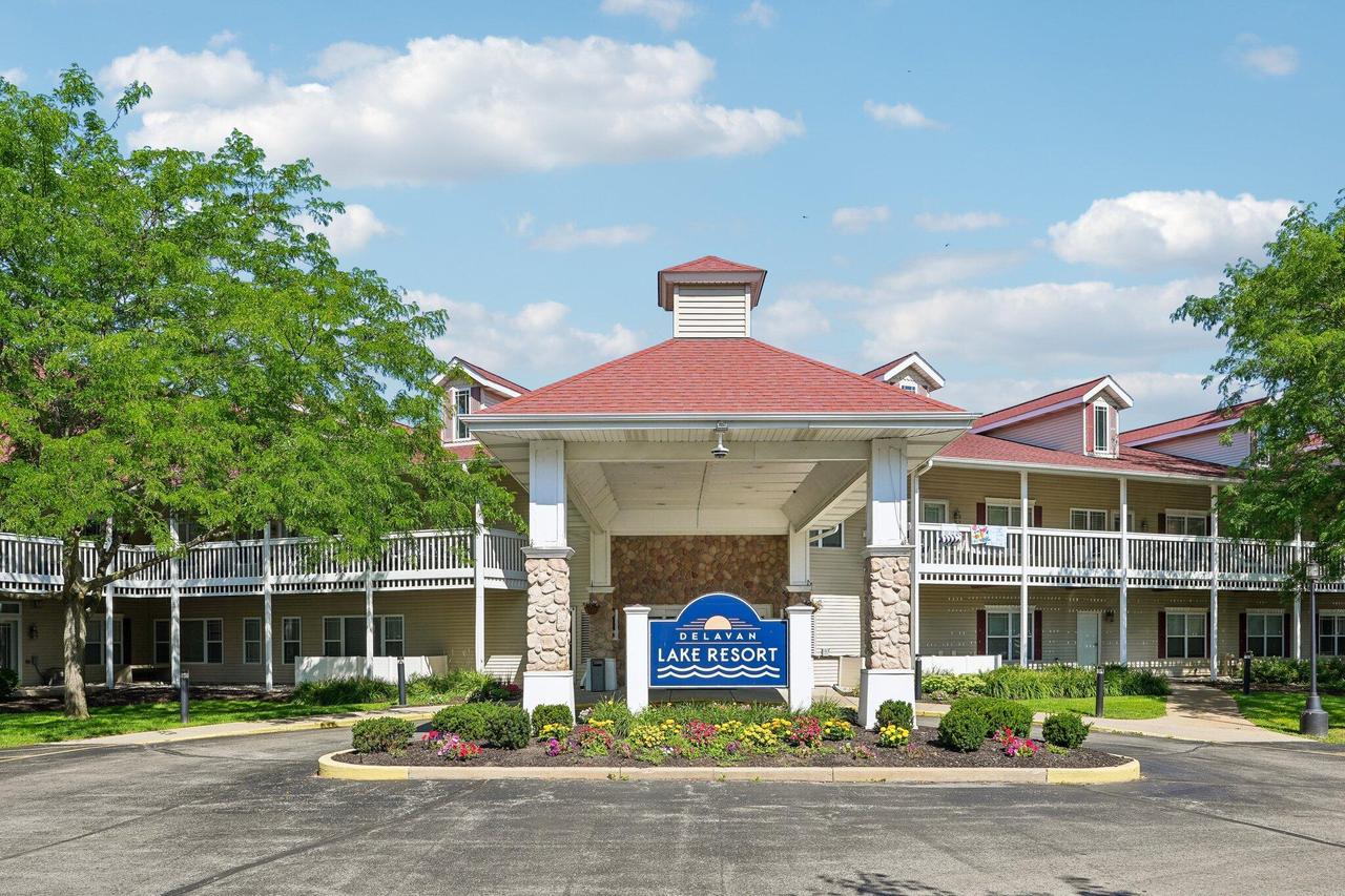 1505 S Shore Dr #330, Delavan, WI 53115