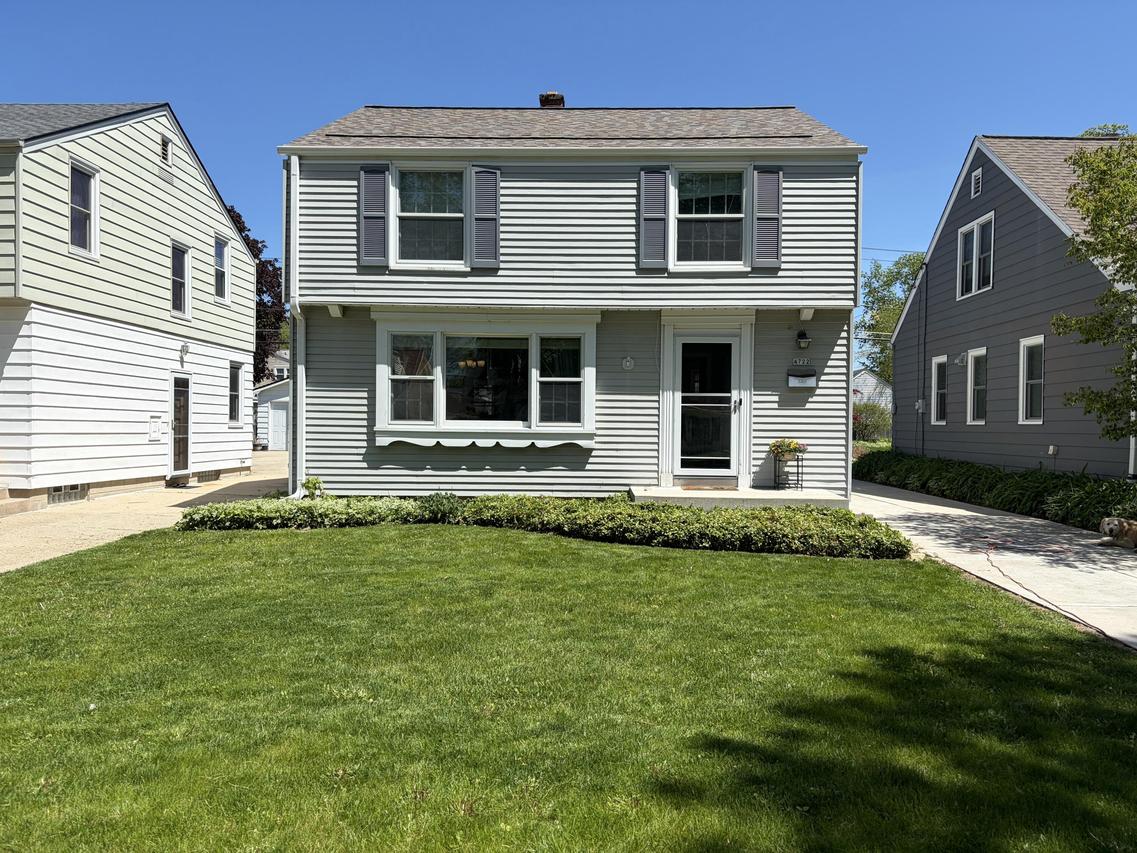 4722 N Hollywood Ave, Whitefish Bay, WI 53211