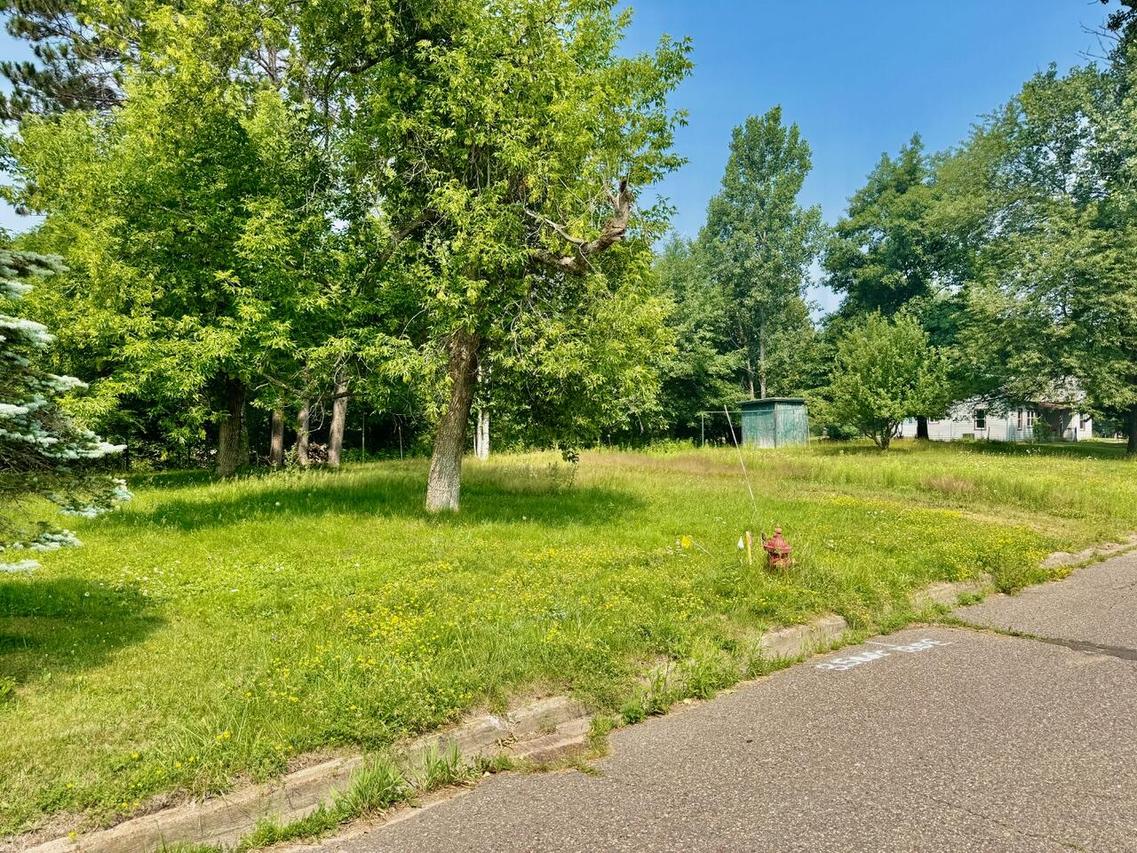 1113 N Lake Ave, Crandon, WI 54520