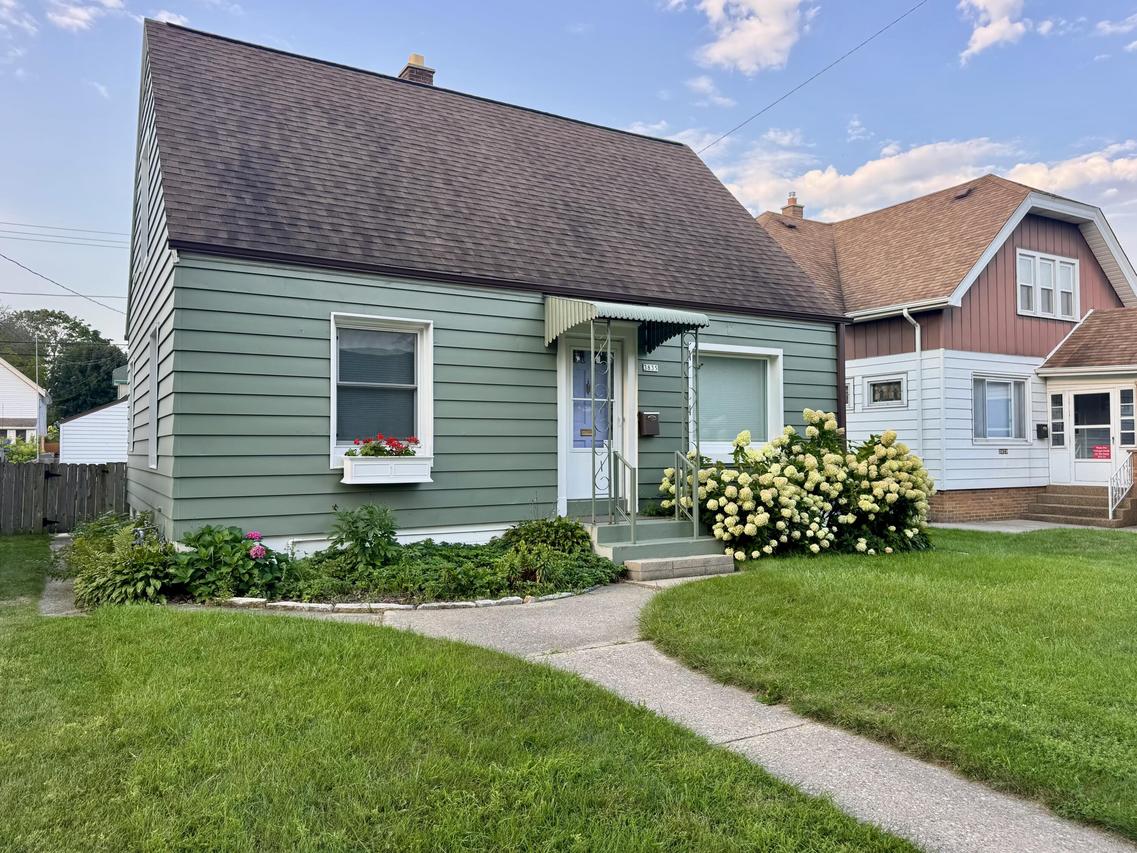 3835 E Holmes Ave, Cudahy, WI 53110