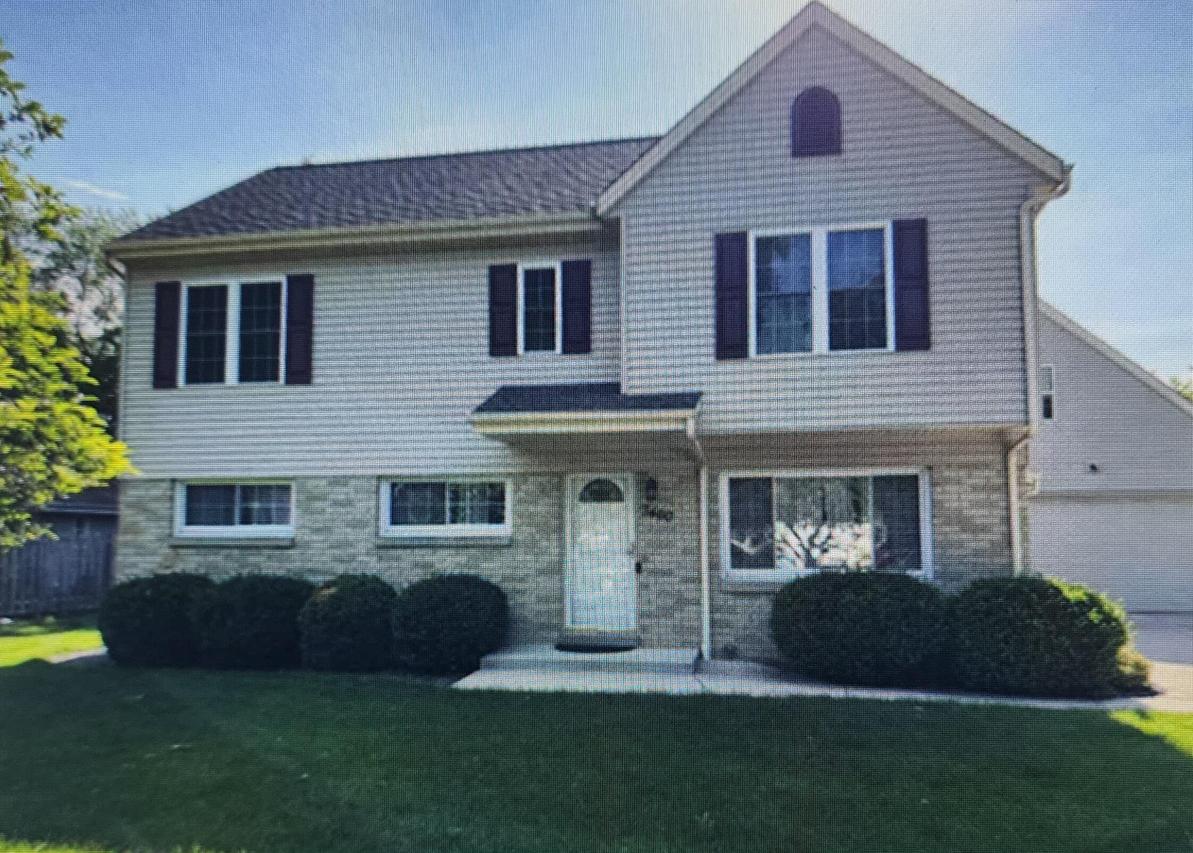 3460 Fiebrantz Dr, Brookfield, WI 53005