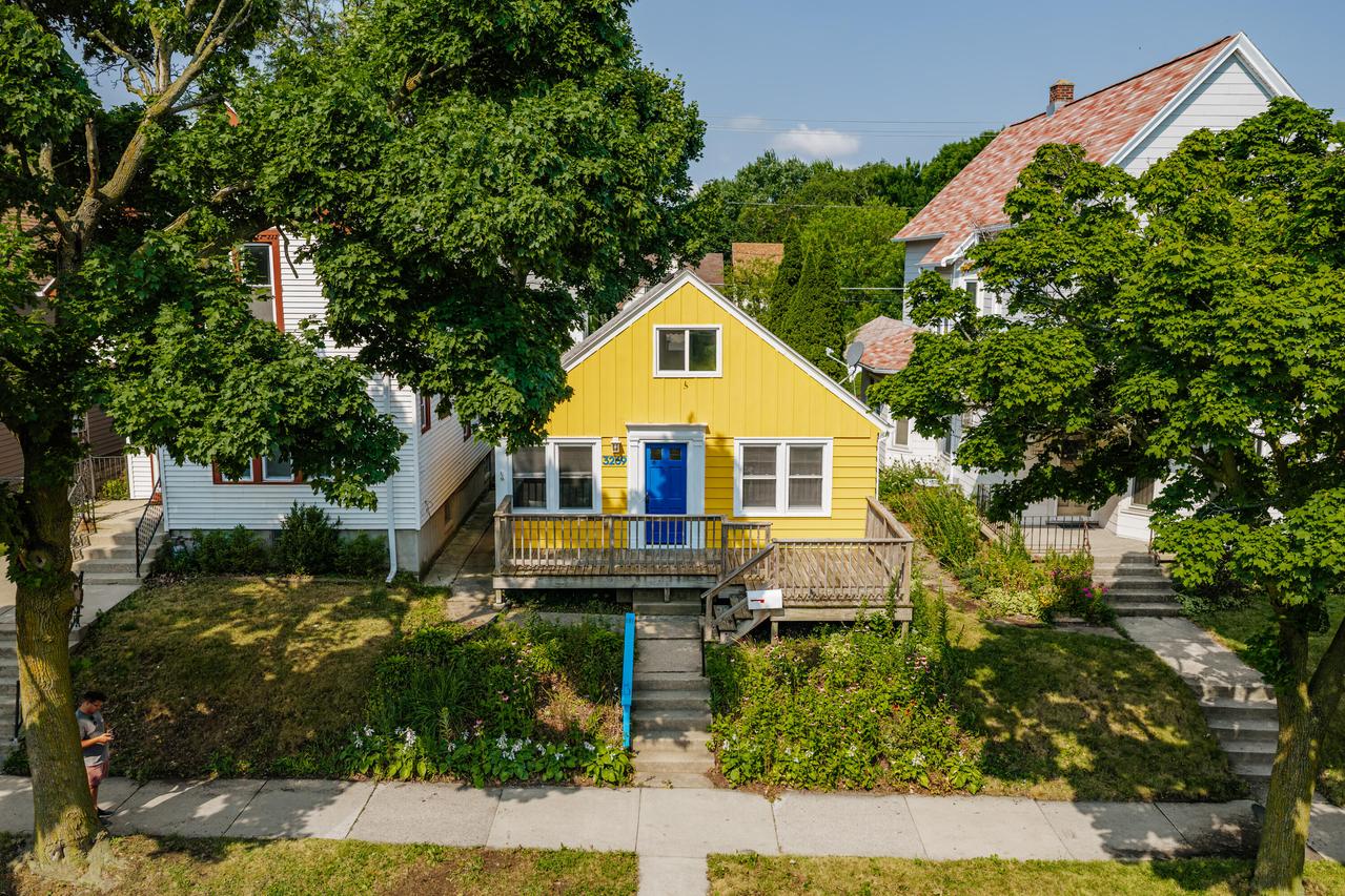 3269 N Oakland Ave, Milwaukee, WI 53211