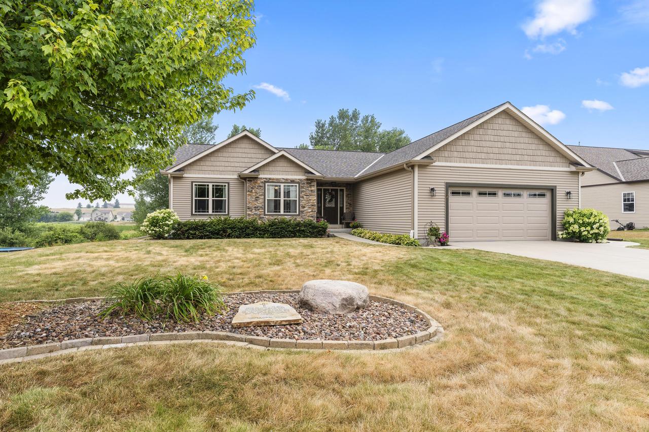 N8295 Pritchard Farm Rd, Ixonia, WI 53036