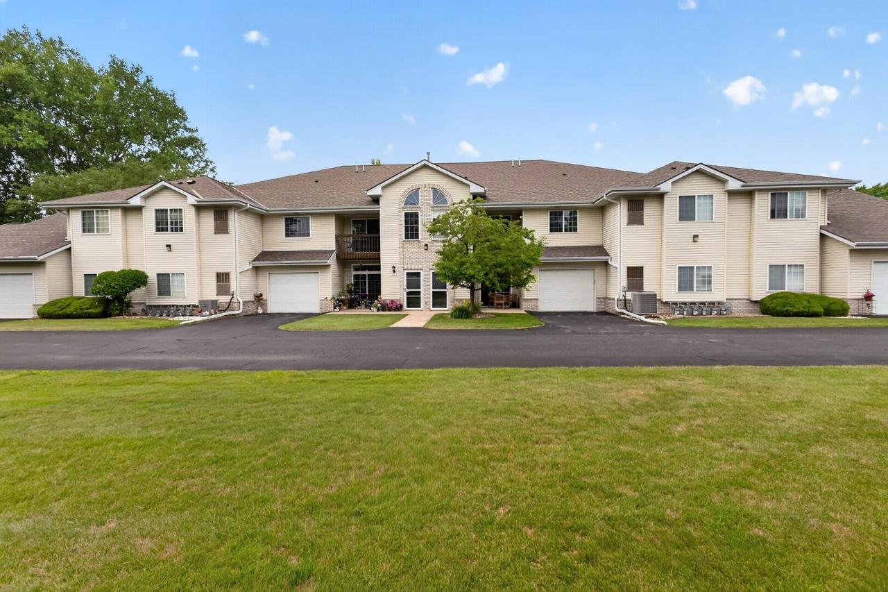 6115 S Creekside Dr #3, Cudahy, WI 53110