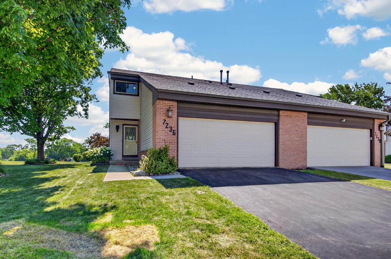 7236 S Delaine Dr #4-7236, Oak Creek, WI 53154