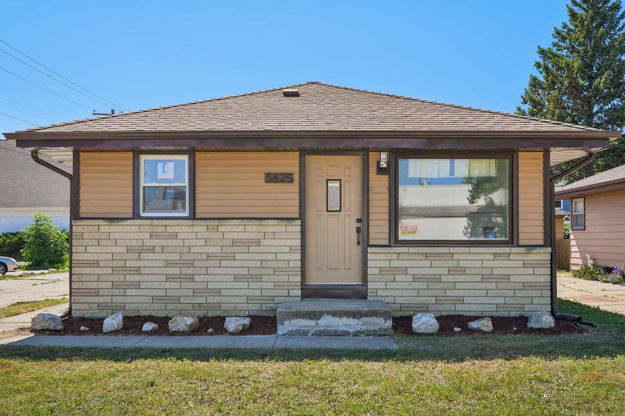 5625 N 92nd St, Milwaukee, WI 53225