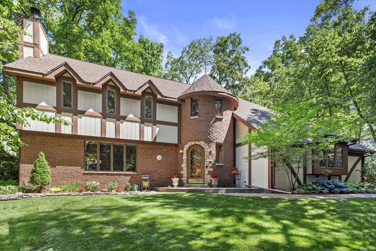 S68W17886 East Dr, Muskego, WI 53150