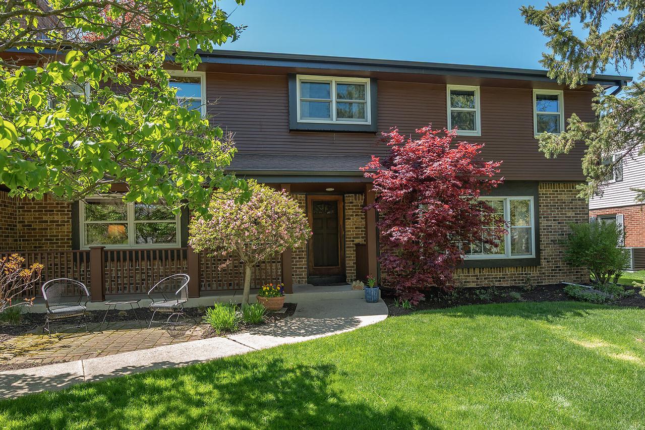 6411 N Bittersweet Ln, Glendale, WI 53217