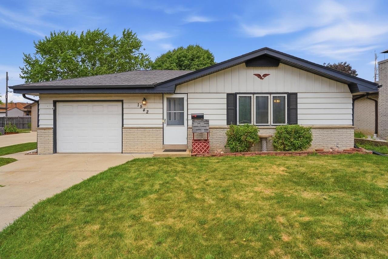 1542 W Iona Ter, Milwaukee, WI 53221