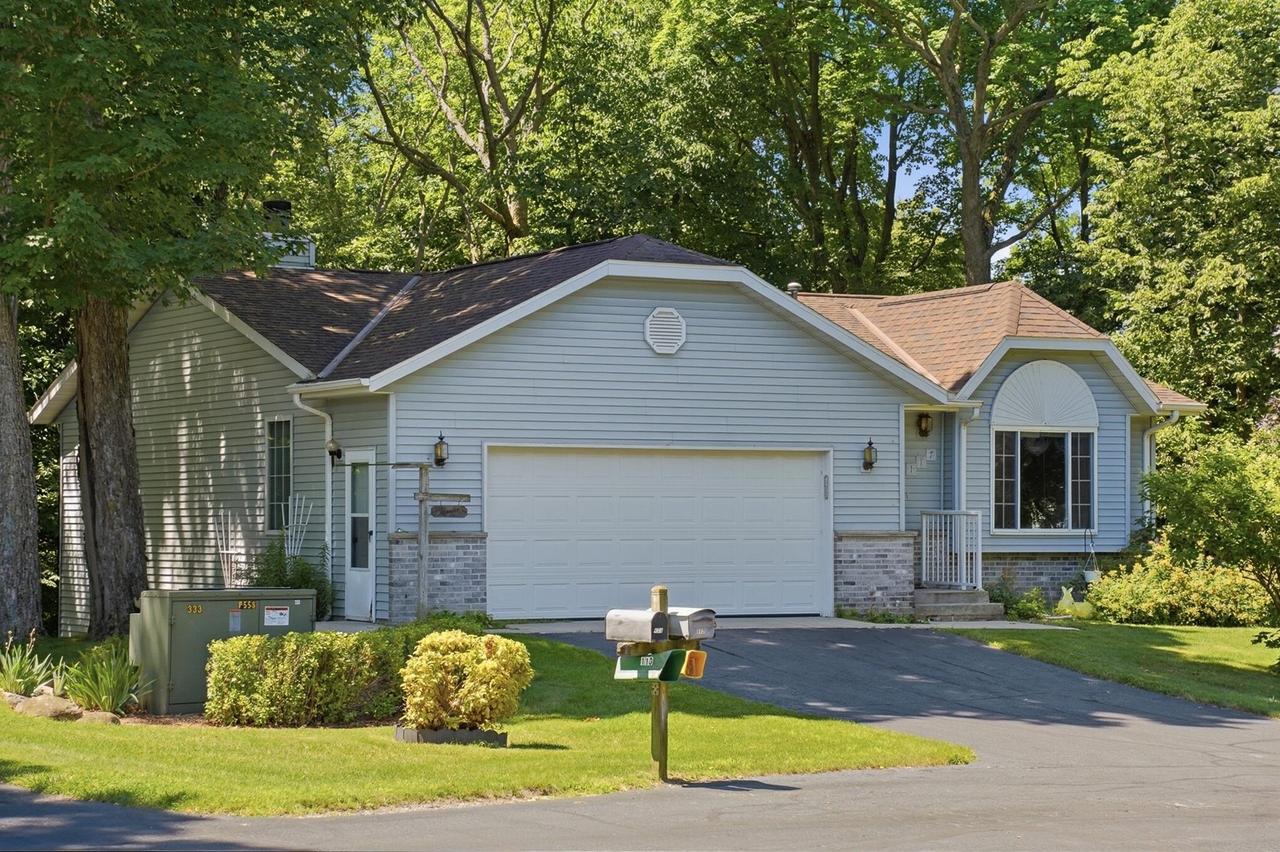 117 Manor Ct, Slinger, WI 53086