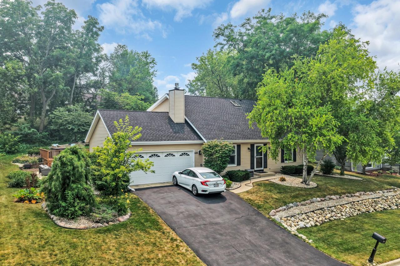 609 Lewis St, Burlington, WI 53105