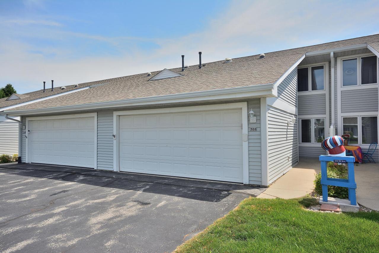 306 Hartford Sq #3, Hartford, WI 53027
