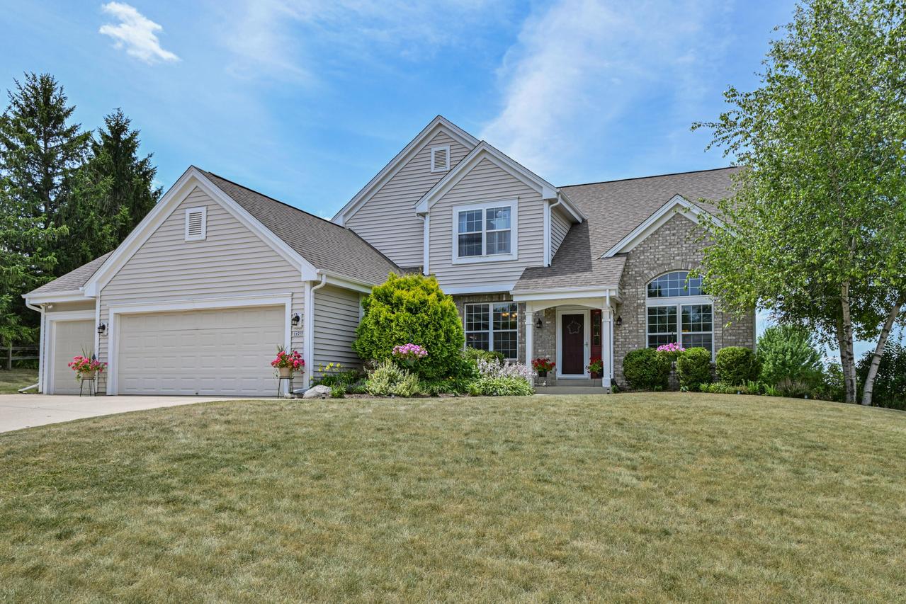 1621 Hunter Rd, Waukesha, WI 53189