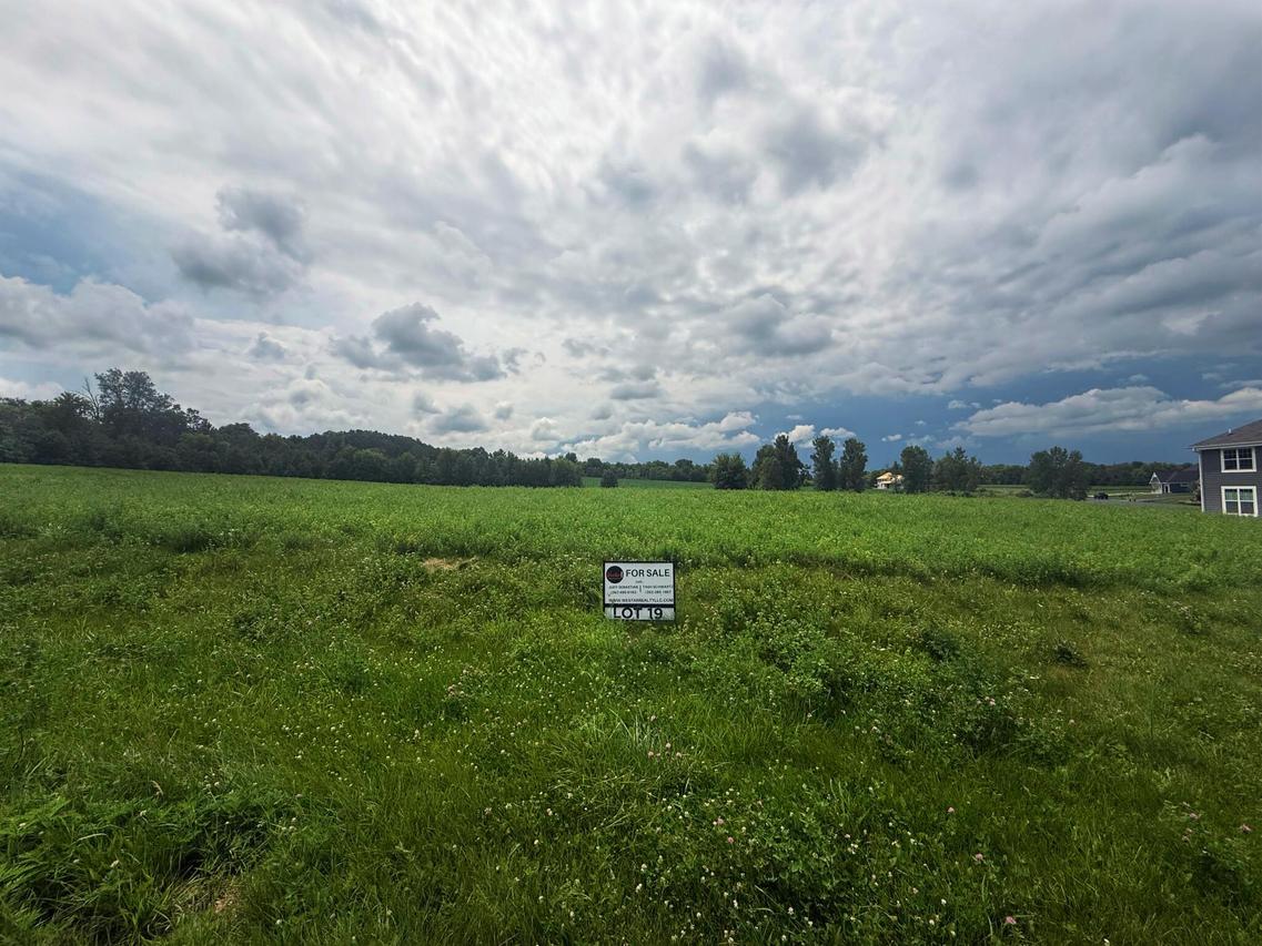 W2371 Gabriel Ct #Lt19, Ashippun, WI 53066