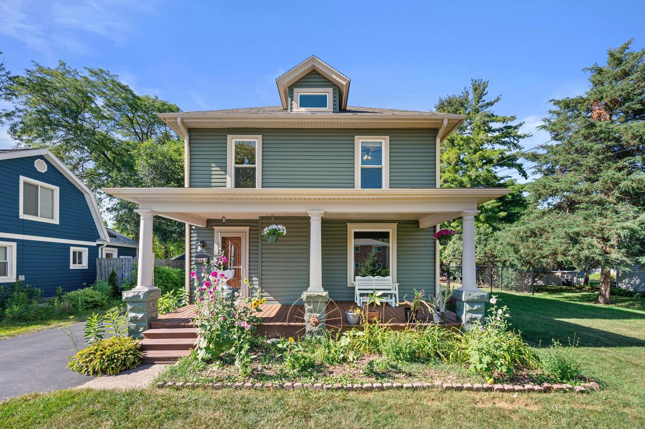 314 Lawn St, Hartland, WI 53029
