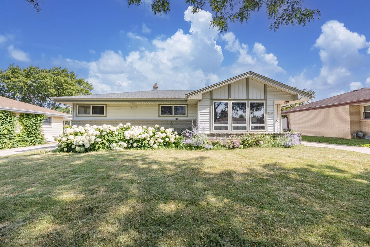 2940 E Wanda Ave, Cudahy, WI 53110