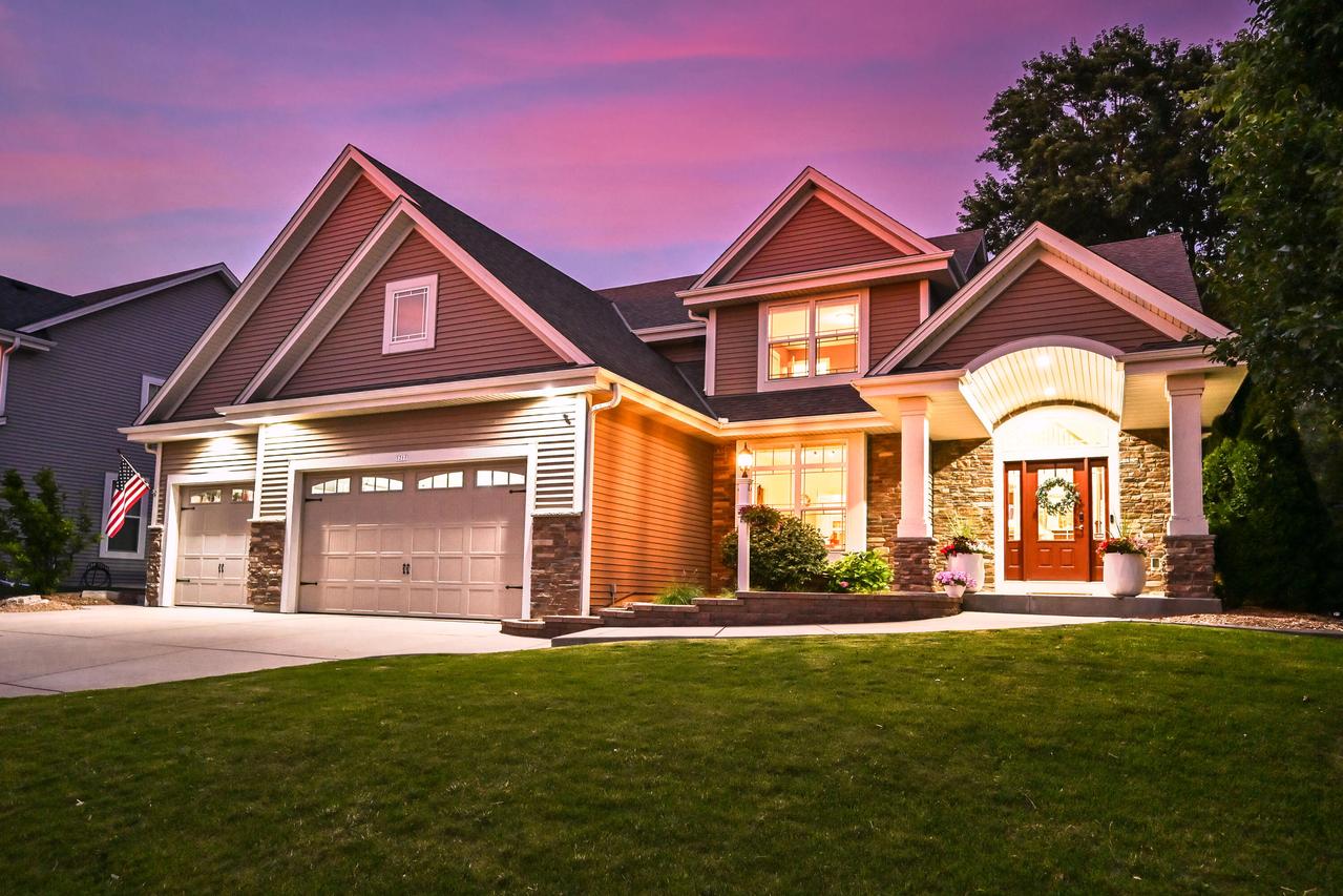 1311 Prairie Creek, Oconomowoc, WI 53066