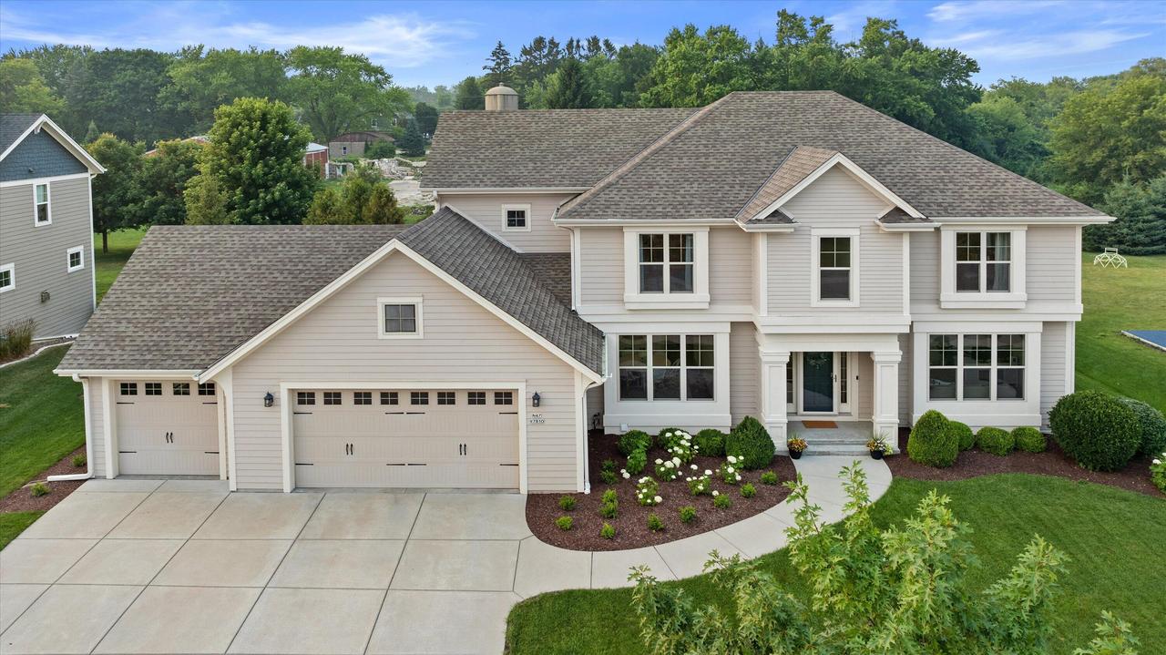 N47W7810 Parkland Rd, Cedarburg, WI 53012