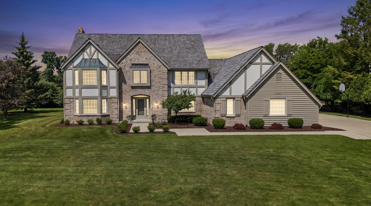 10531 N Haddonstone Pl, Mequon, WI 53092