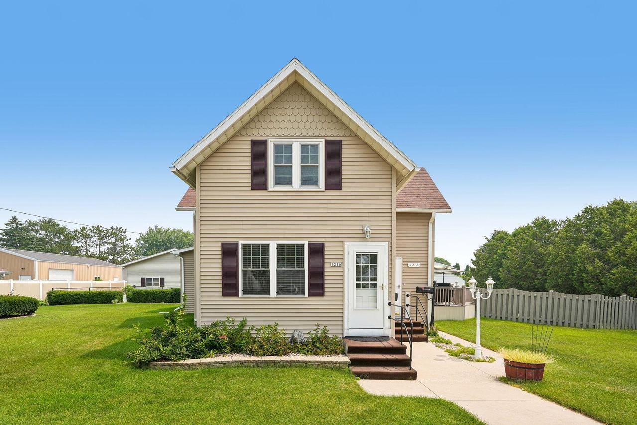 1212 Sixth St, Algoma, WI 54201