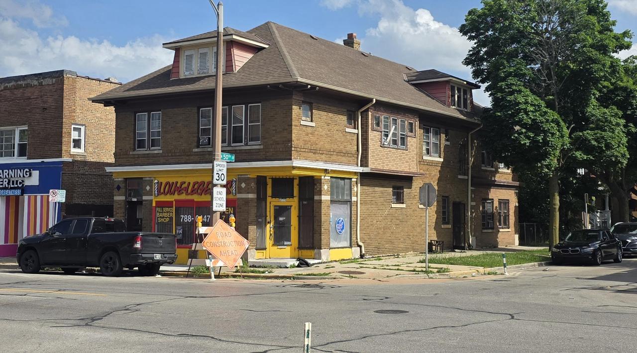 5033 W Center St, Milwaukee, WI 53210