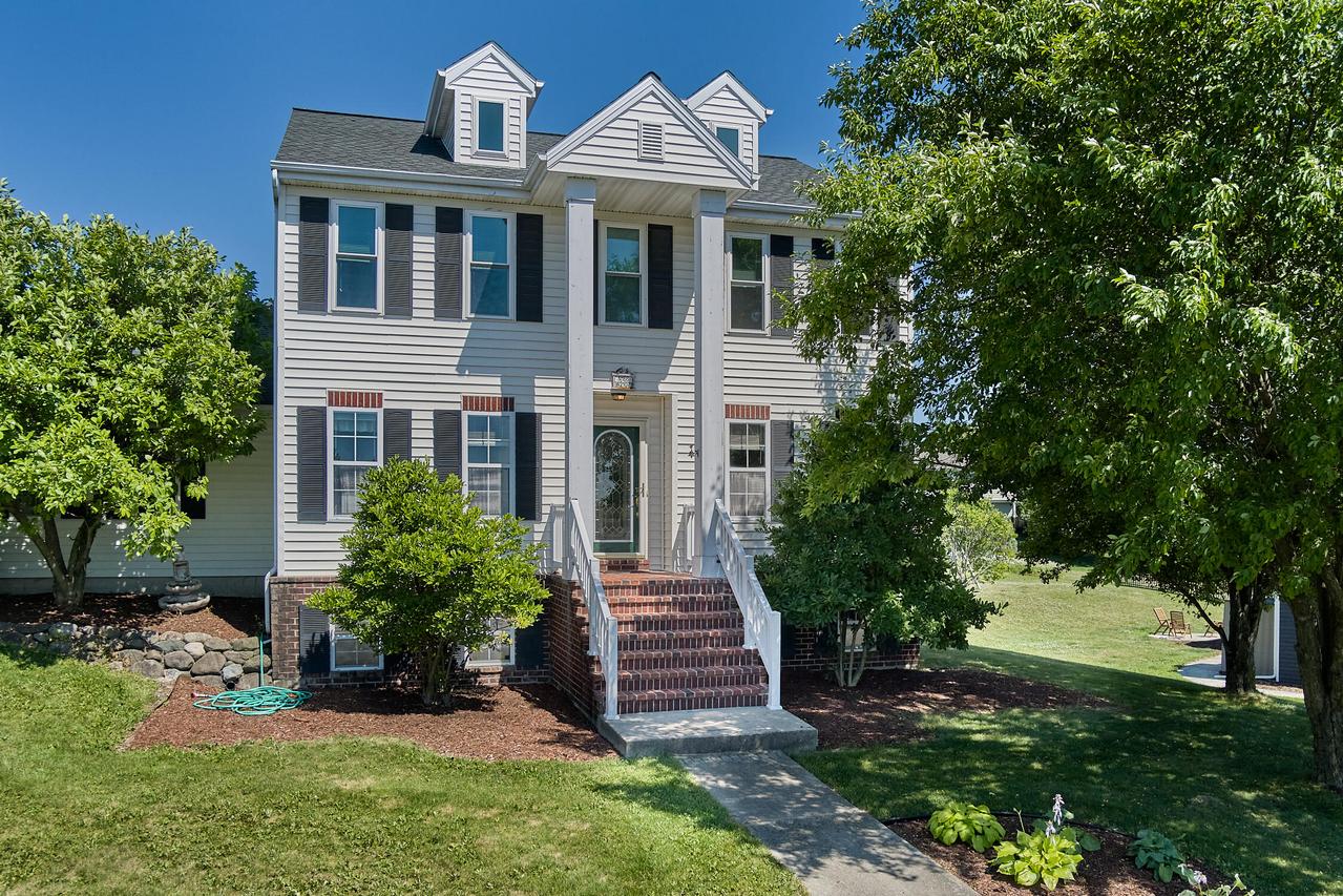 N166W21071 Parkway Dr, Jackson, WI 53037
