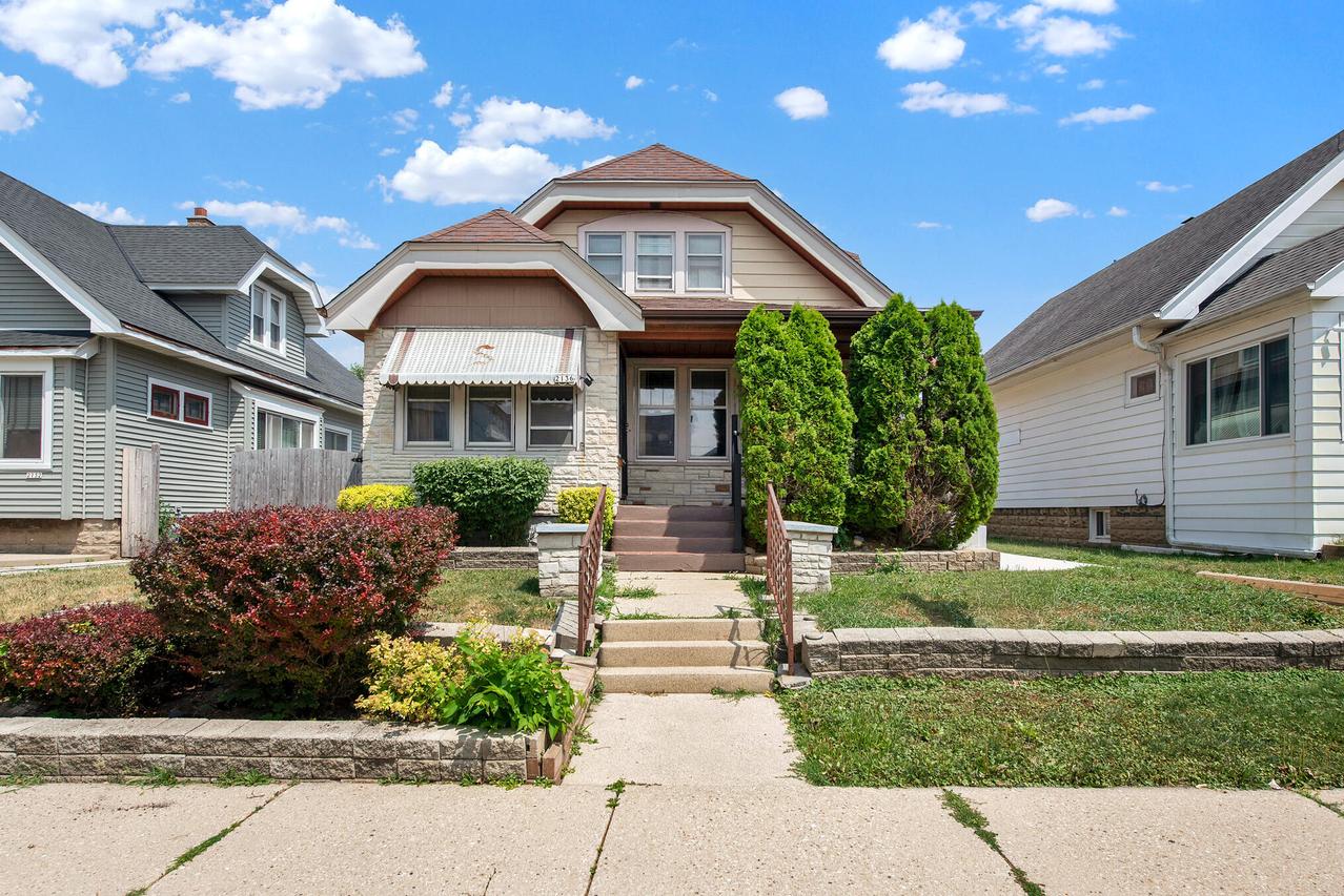 2136 S 72nd St, West Allis, WI 53219
