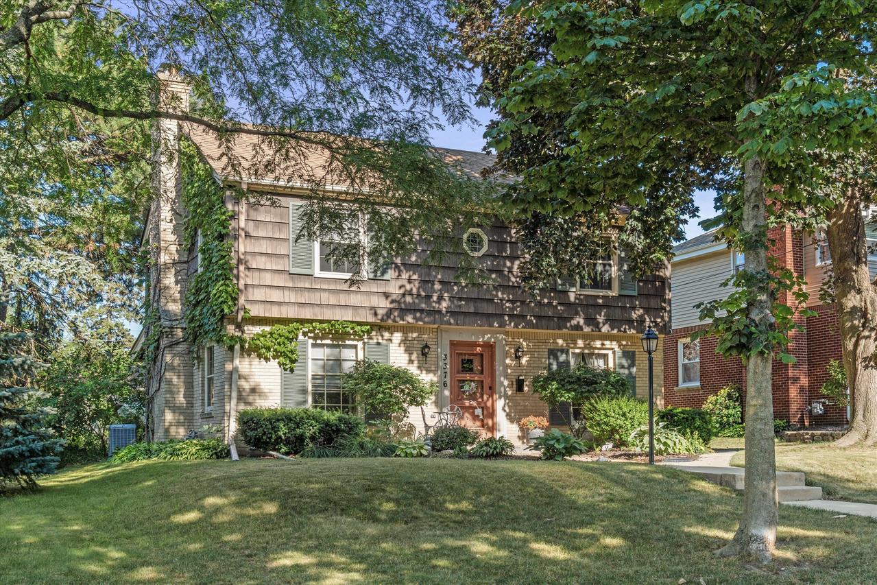 3376 S 44th St, Greenfield, WI 53219