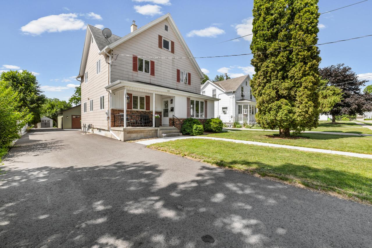 503 Linden Ave, Hartford, WI 53027