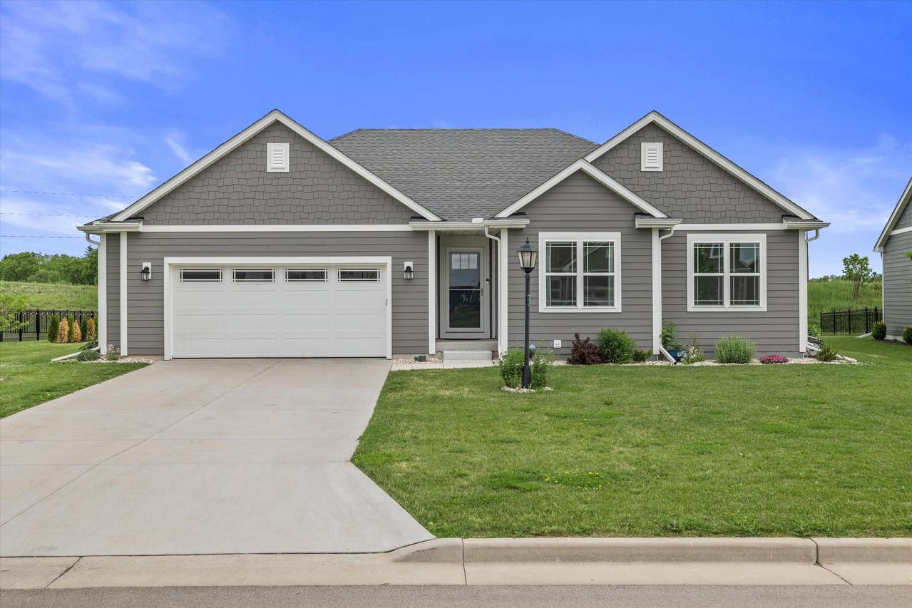 35077 Yahara Dr, Summit, WI 53066