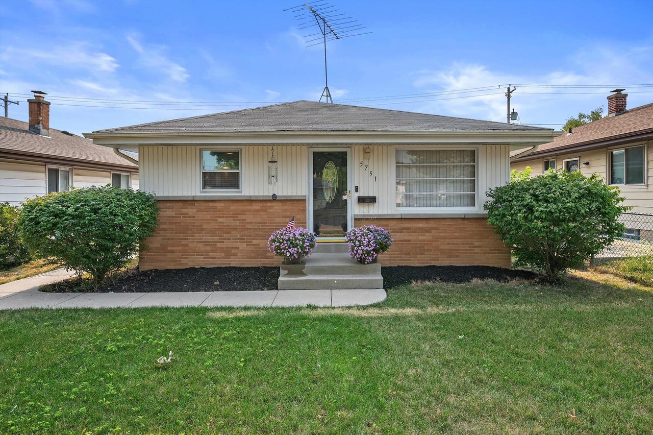 5751 N 96th St, Milwaukee, WI 53225