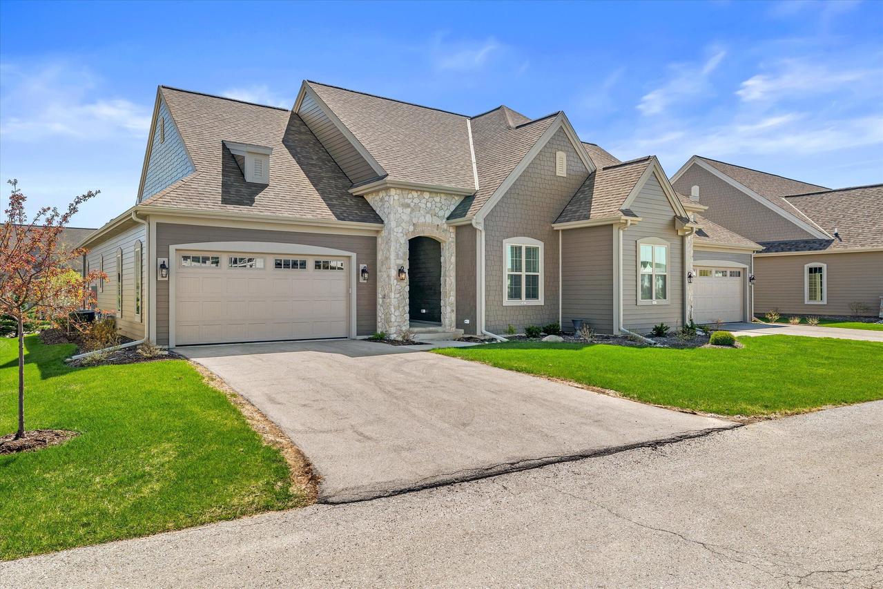 1615 Belmont Ln #50, Oconomowoc, WI 53066