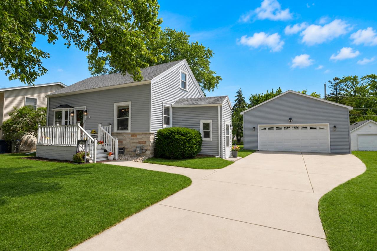3526 S 83rd St, Milwaukee, WI 53220