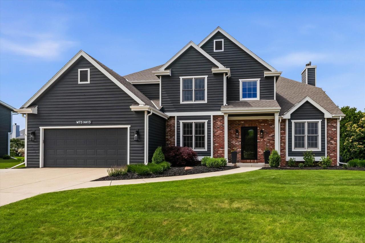 W73N413 Greystone Dr, Cedarburg, WI 53012