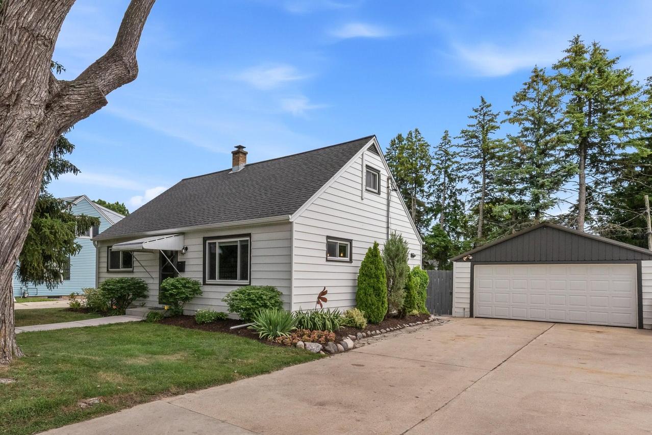 1108 4th Ave, Grafton, WI 53024