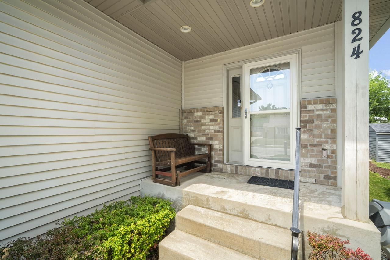 824 Columbia Ave, South Milwaukee, WI 53172
