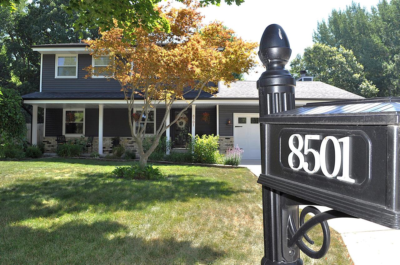 8501 W Cascade Oaks Ct, Franklin, WI 53132