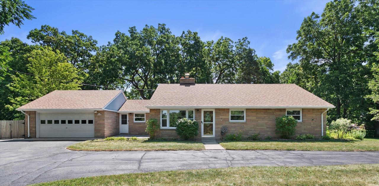 S78W20783 Hillendale Dr, Muskego, WI 53150