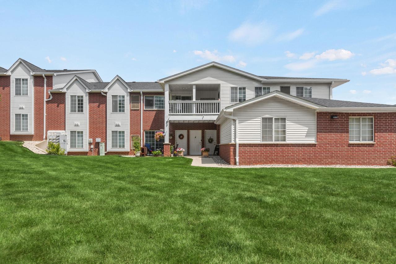 8581 Lexington Pl #4, Pleasant Prairie, WI 53158
