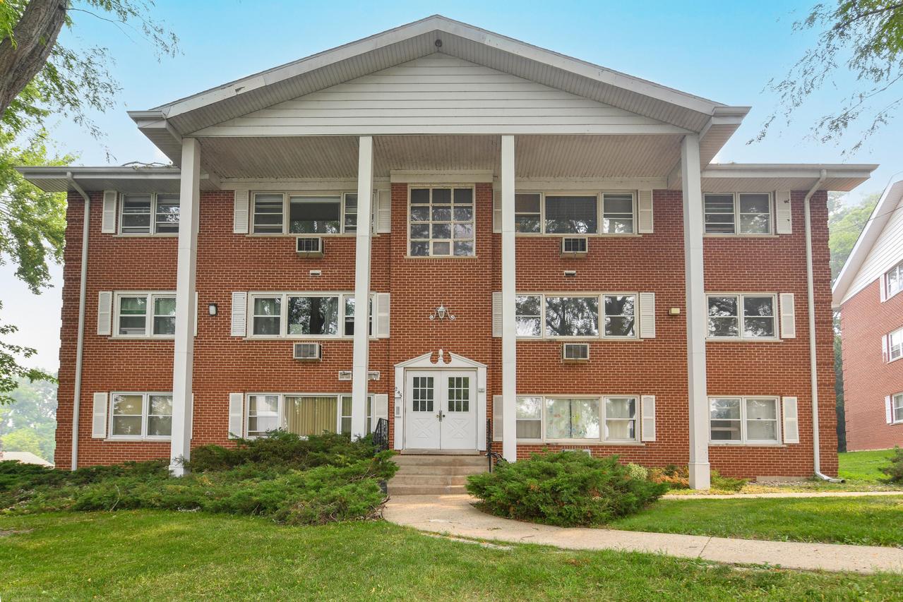 245 Country Club #2C, Lake Geneva, WI 53147