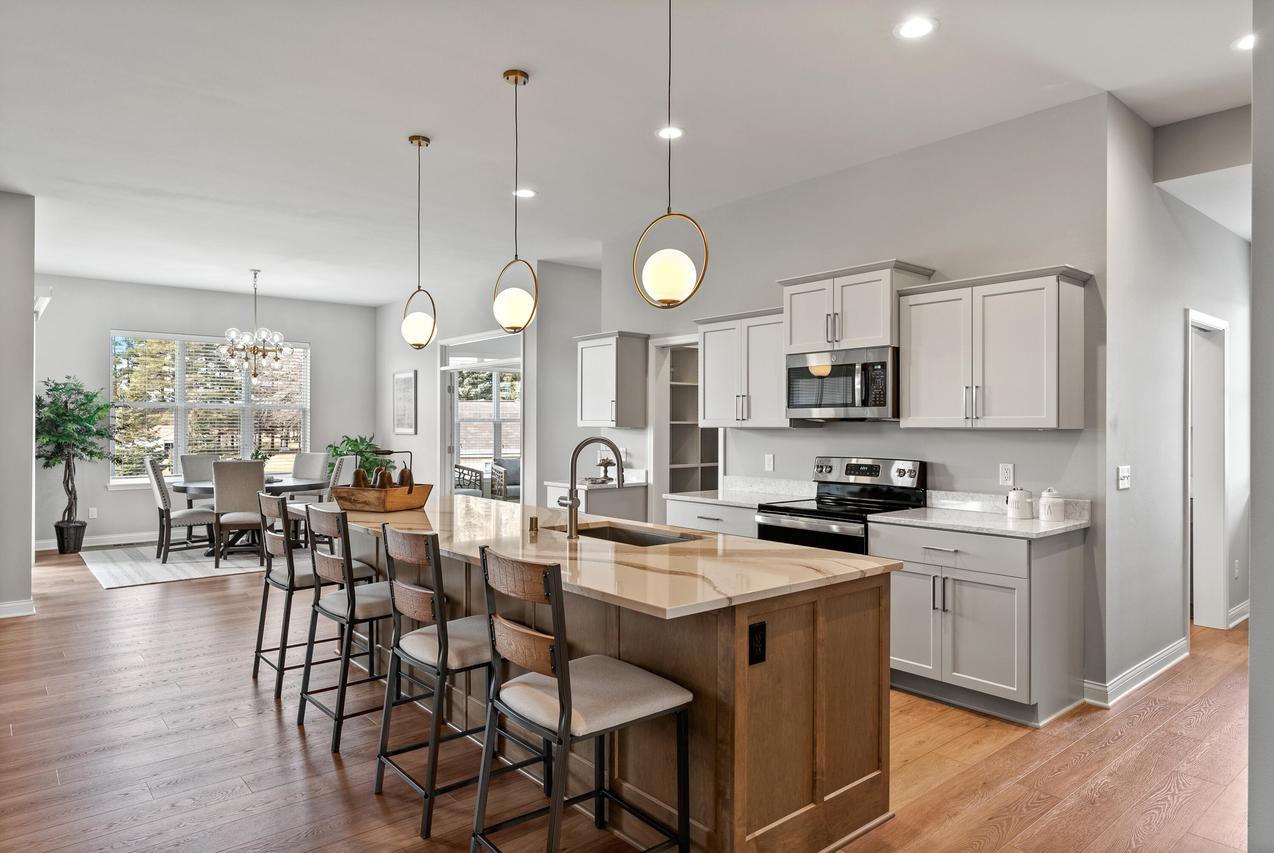 W214N4987 Casey Ct, Menomonee Falls, WI 53051