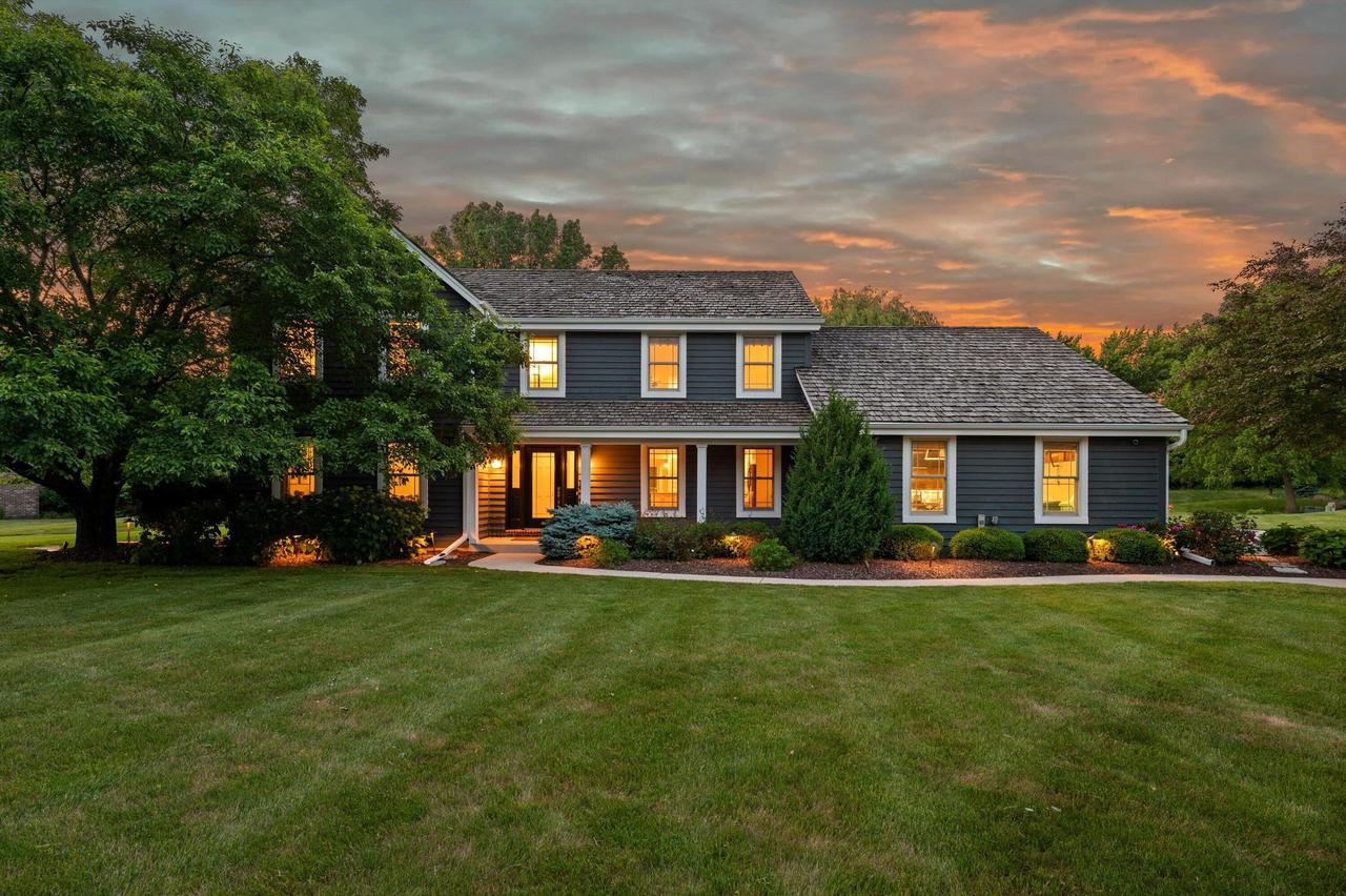 11912 N Lantern Ln, Mequon, WI 53092