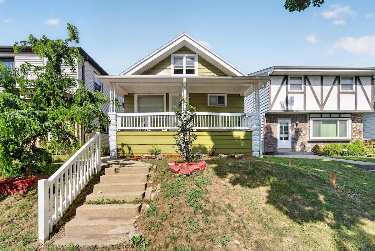 2239 S 59th St, West Allis, WI 53219