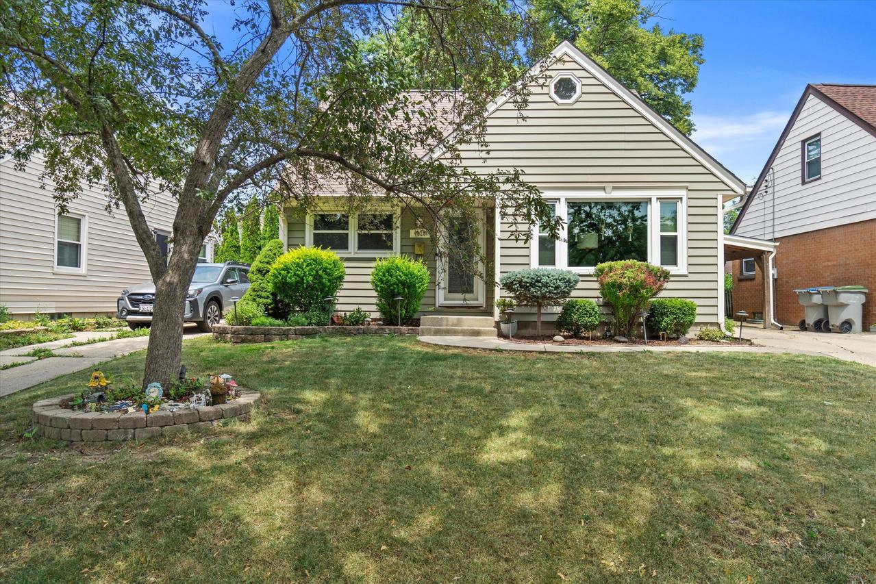 4628 W Fillmore Dr, Milwaukee, WI 53219