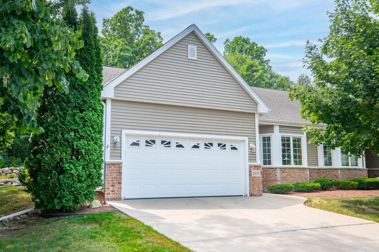 2379 Stoney Ln, Grafton, WI 53024