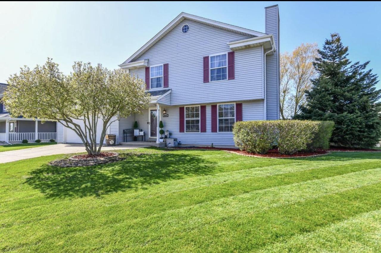 8609 Fox Haven Chase St, Sturtevant, WI 53177