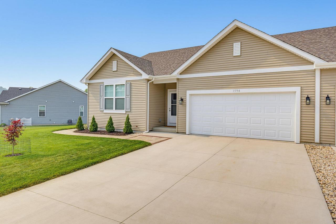1594 Meadowview Ct, Whitewater, WI 53190