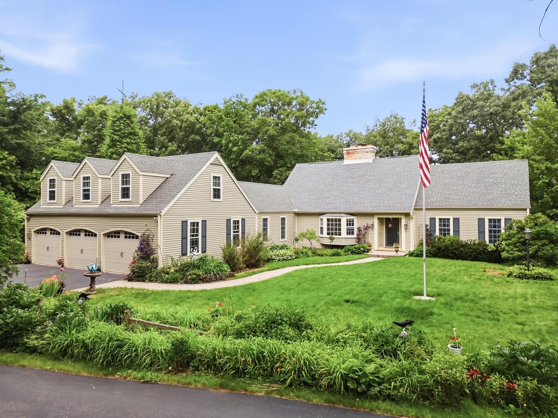 N6641 Woodfield Ln, Lake Mills, WI 53551