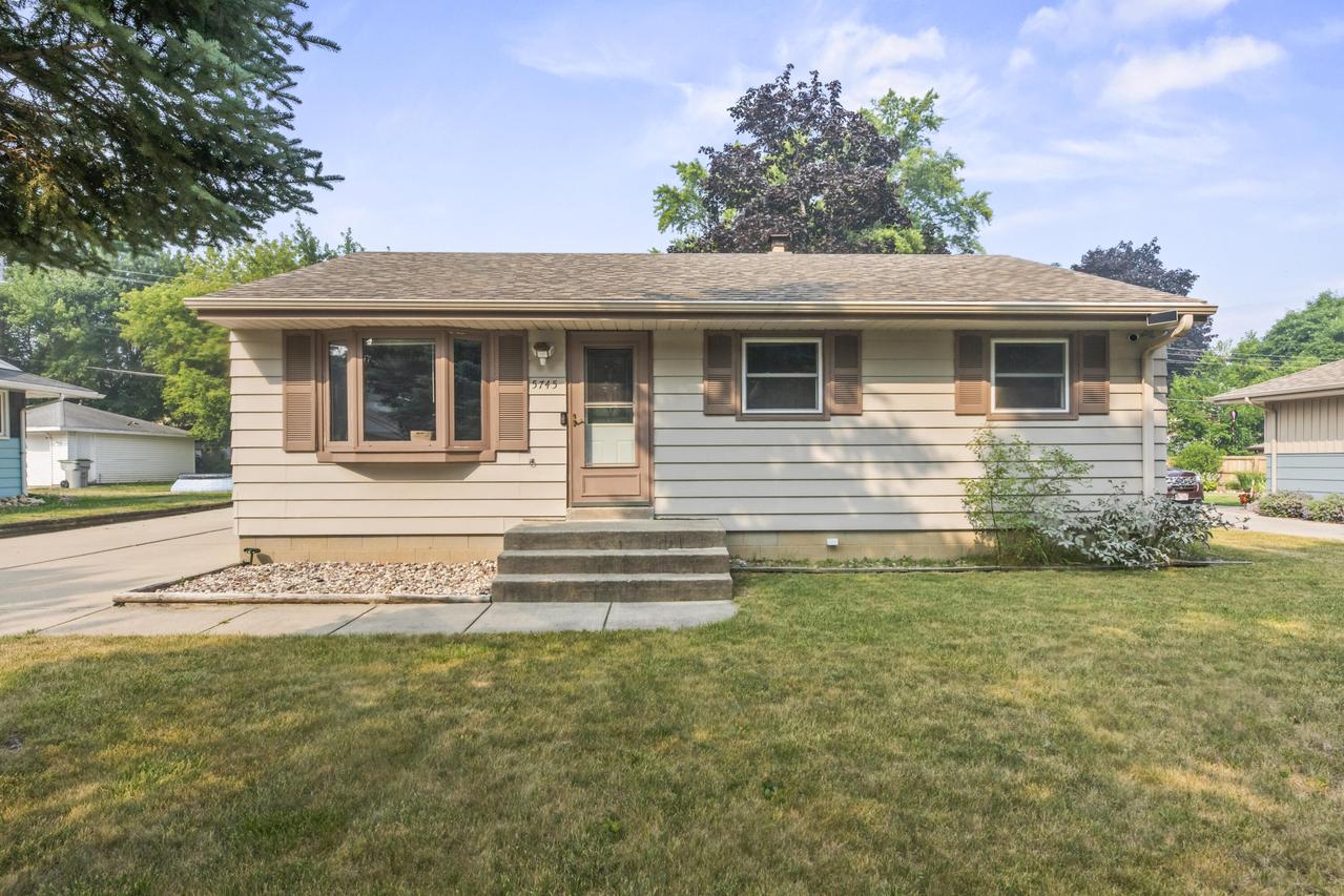 5745 S Melinda St, Milwaukee, WI 53221